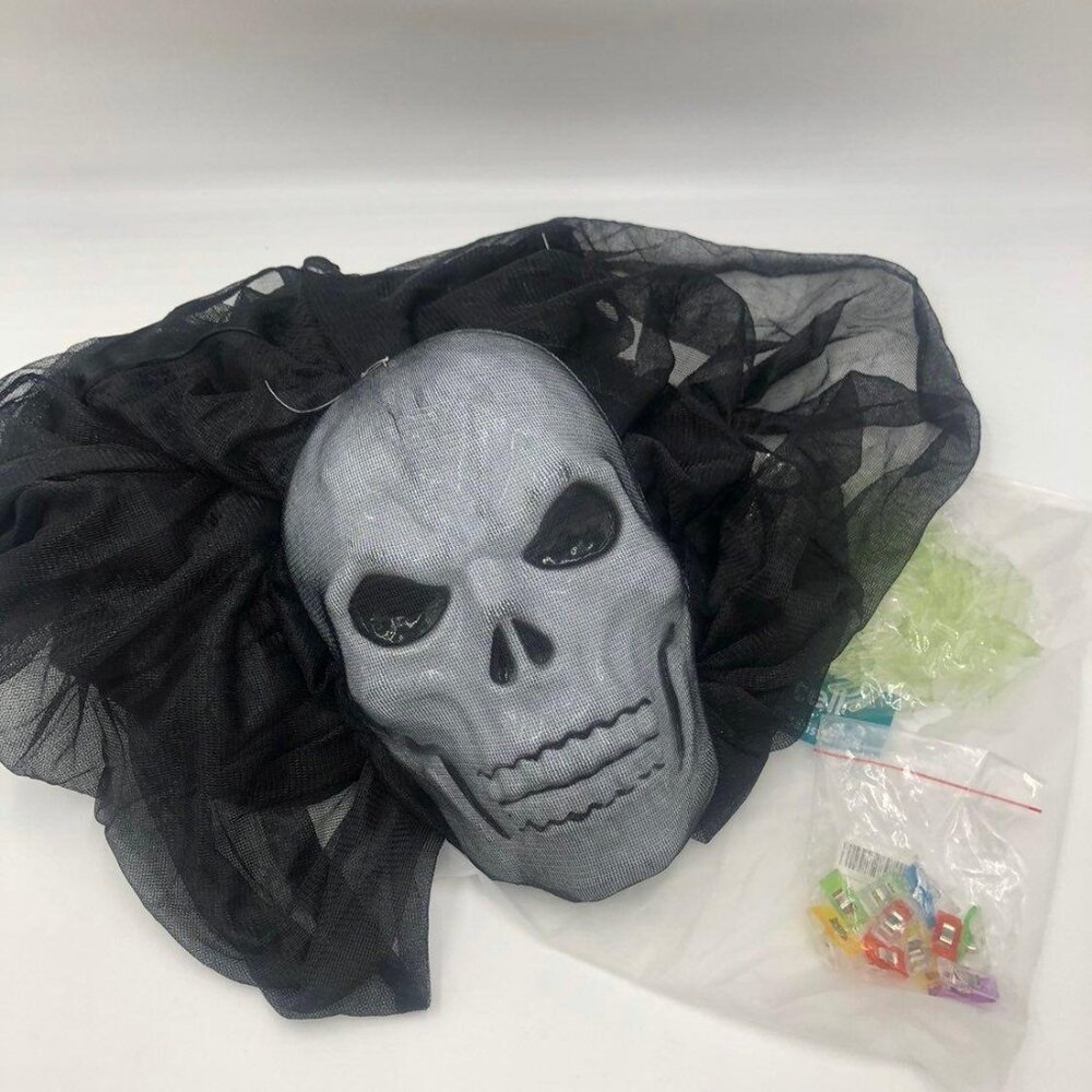 Halloween decoration hanging skull prop